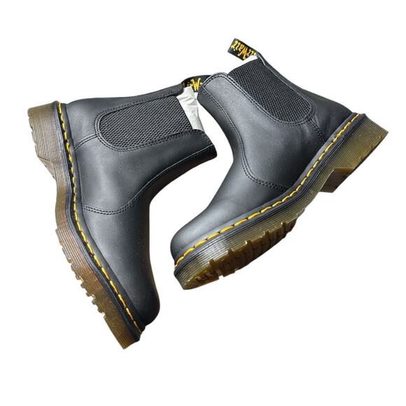Dr. Martens Classic  Nappa Style Black ok Chelsea Boots Sz 7 New in Box - Picture 1 of 7